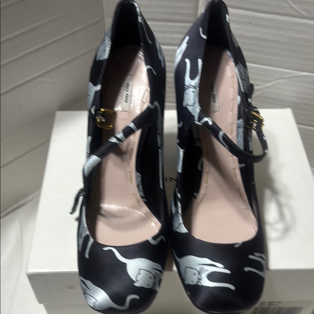 Miu Miu silk blue Cat Print block heels. NWOT